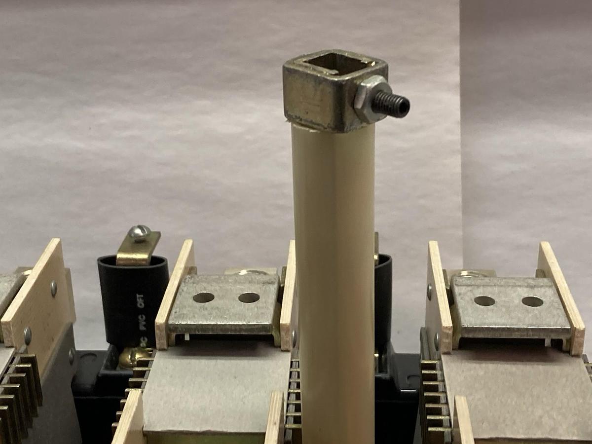 General Electric,THC34 HCI,Basic 3P Disconnect Switch 200A