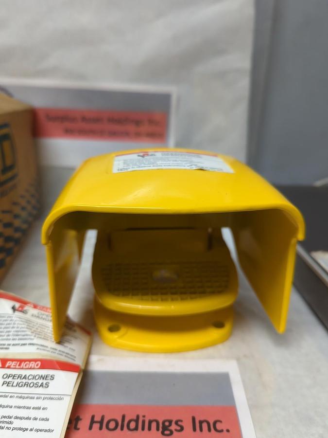 SQUARE D,9002AW14,SERIES C FOOT SWITCH 600 VAC 250 VDC NOS