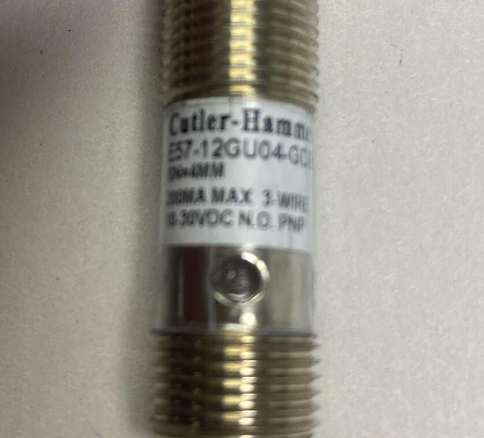 EATON CUTLER-HAMMER,E57-12GU04-GDB, PROXIMITY SWITCH LOT OF 2 NOS