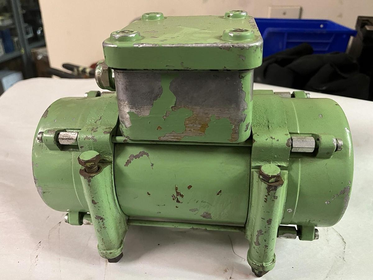 Used MAGNETIC AG,570242, VIBRATOR VLD42-1F 3PH