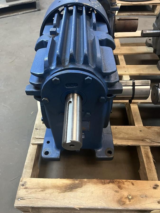 Used CLEVELAND,50RE,WORM GEAR SPEED REDUCER SIZE 27 RATIO 30 7.26HP 1750RPM