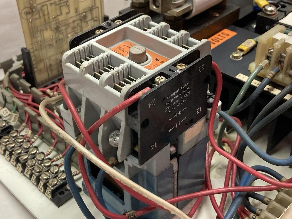 Used Fenner Industrial Controls,7300-0591,DC Drive 5Hp INPUT 230 VAC OUT 180VDC