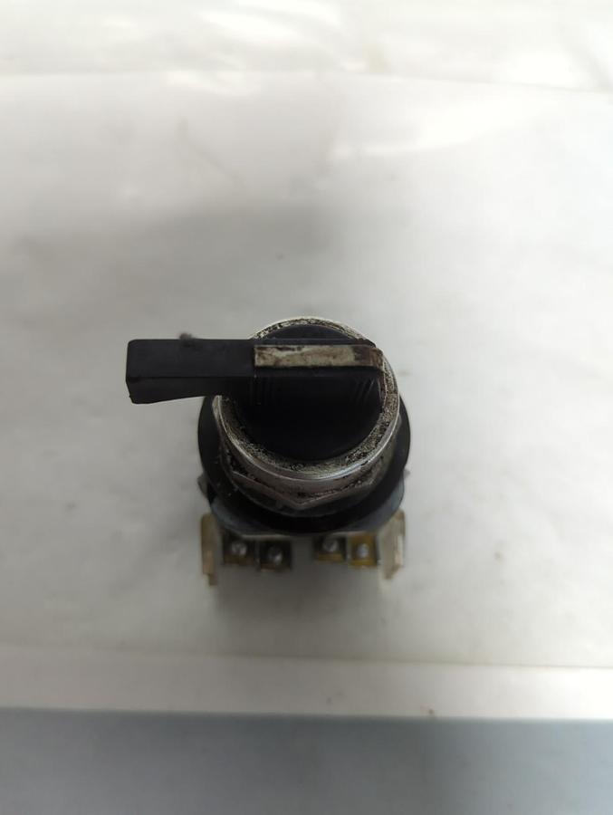 Used ALLEN BRADLEY,800T-J20A,SELECTOR SWITCH SERIES T PRE-OWNED