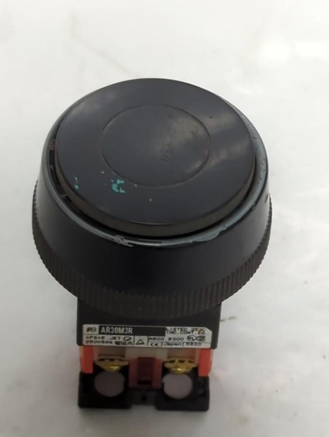 Used FUJI ELECTRIC,AR30M3R,BLACK PUSHBUTTON PRE-OWNED