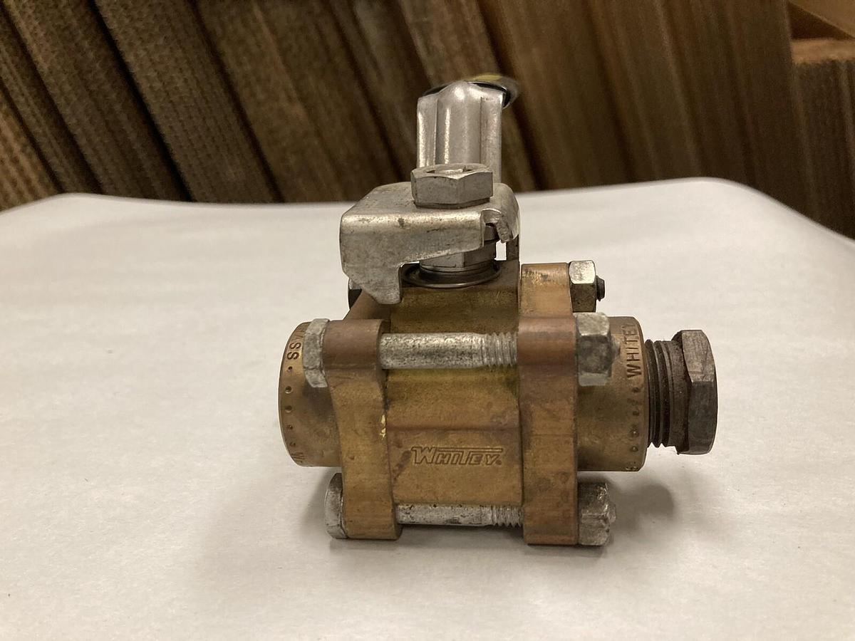 Used Whitey,B-63TF8-W1,Brass 3-Piece Ball Valve 2000 PSI
