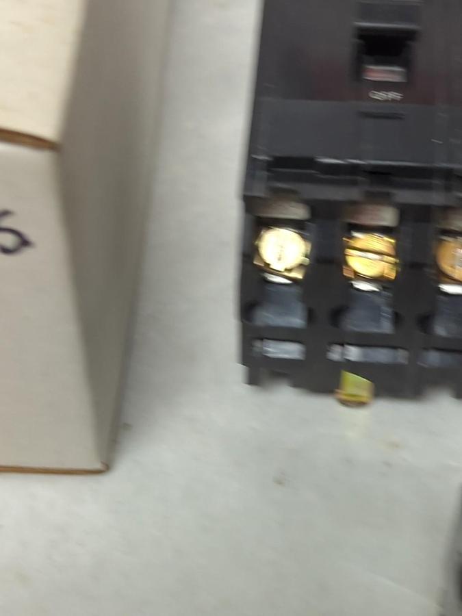 Used SQUARE D,QO320,CIRCUIT BREAKER 3-POLE 20 AMP LOT OF 3 PRE-OWNED