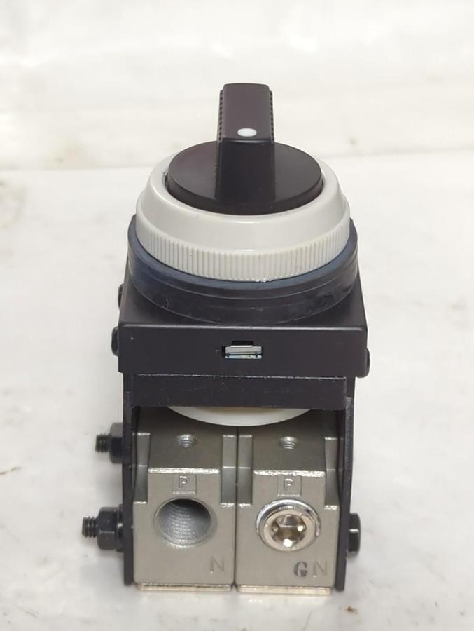 SMC,NVM151-N01-35B,SELECTOR VALVE/SWITCH NOS