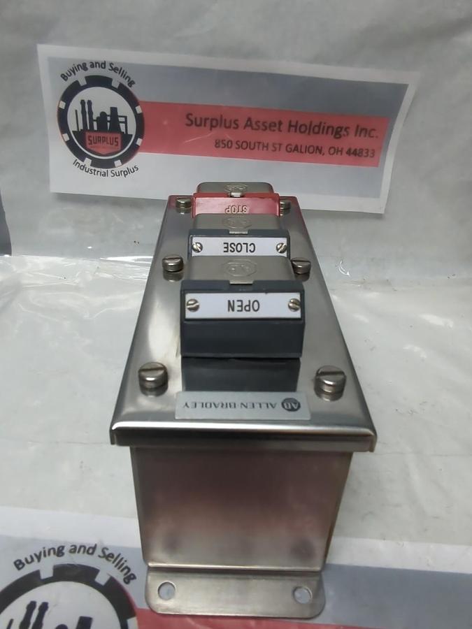 Used ALLEN BRADLEY,800H-3HD4,HEAVY DUTY 3-BUTTON STATION OPEN/CLOSE/STOP PRE-OWNED