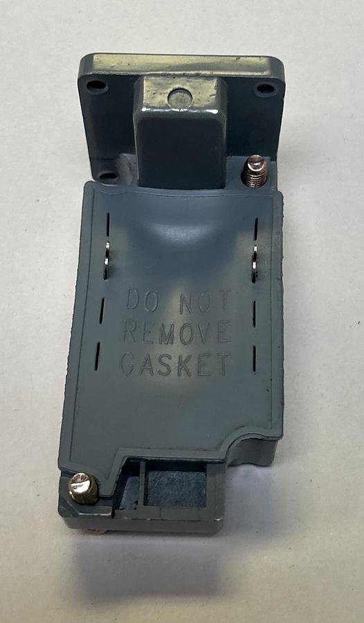 Used EATON,E51SAL,PROXIMITY SWITCH BODY ONLY