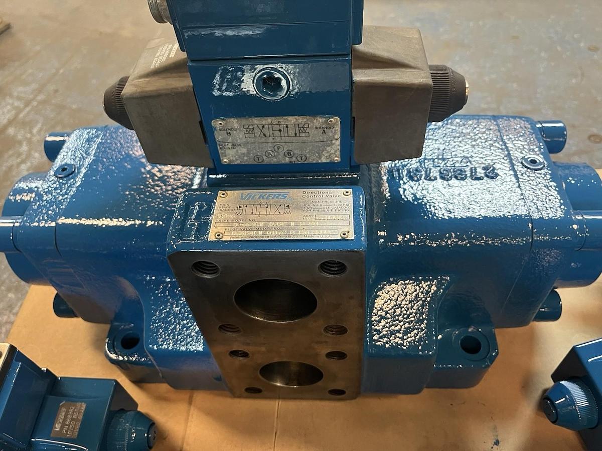 Used VICKERS,DF5S4LW-16-6C-W-B-80,HYDRAULIC DIRECTIONAL CONTROL VALVE