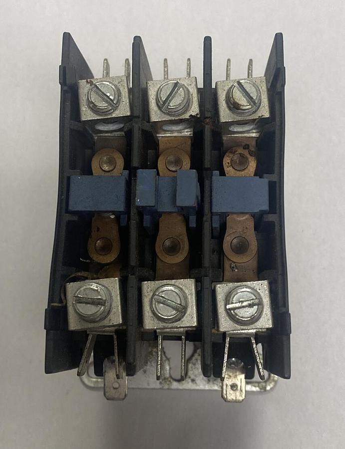 Used Honeywell,DP3040C 500,Definite Purpose Contactor