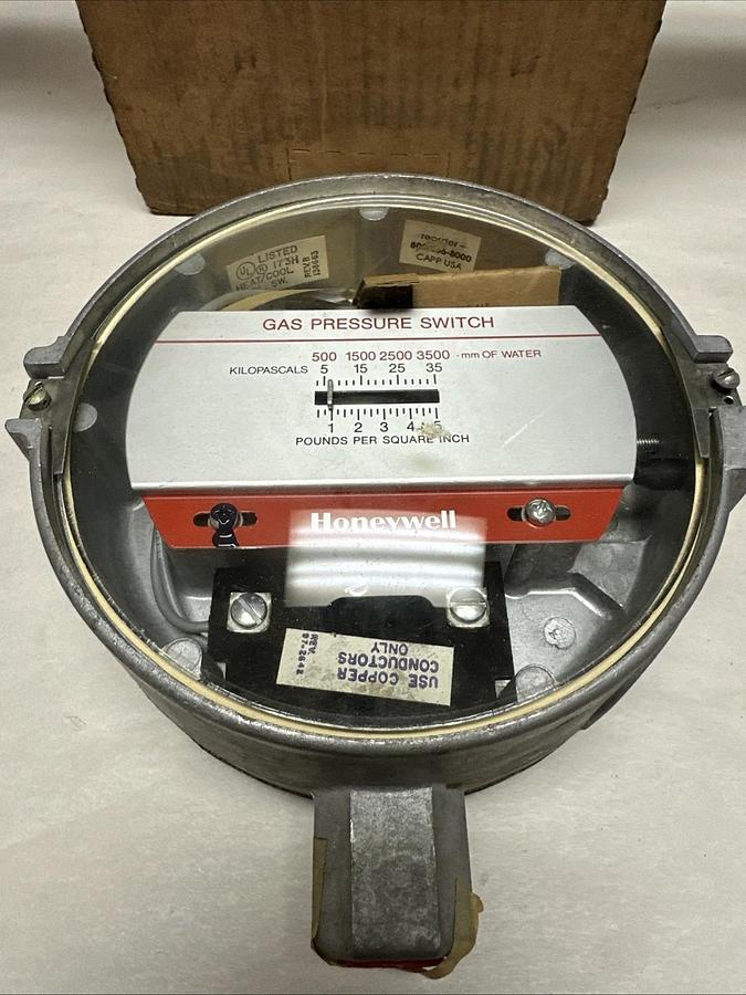 Used Honeywell,C437H 1027,Gas/Air Pressure Switch 1/2-5 PSIG