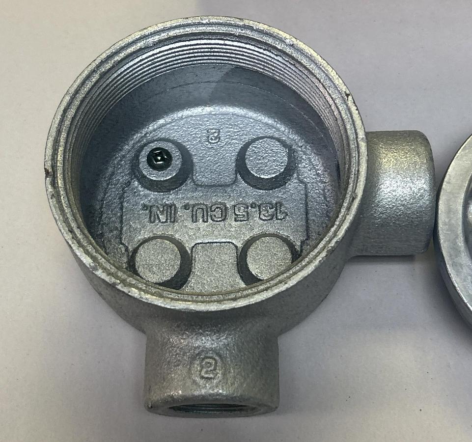 CROUSE HINDS,GUAL26,CONDUIT OUTLET BOX W/ COVER NOS