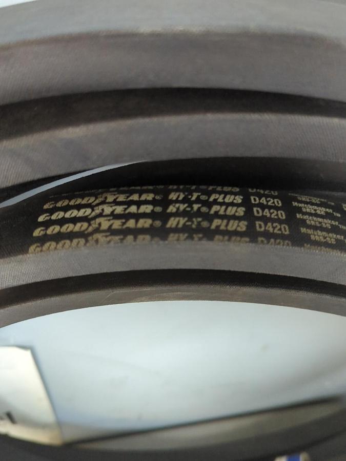 GOODYEAR,D420,HY-T INDUSTRIAL V-BELT 522-853-420-00100 NOS