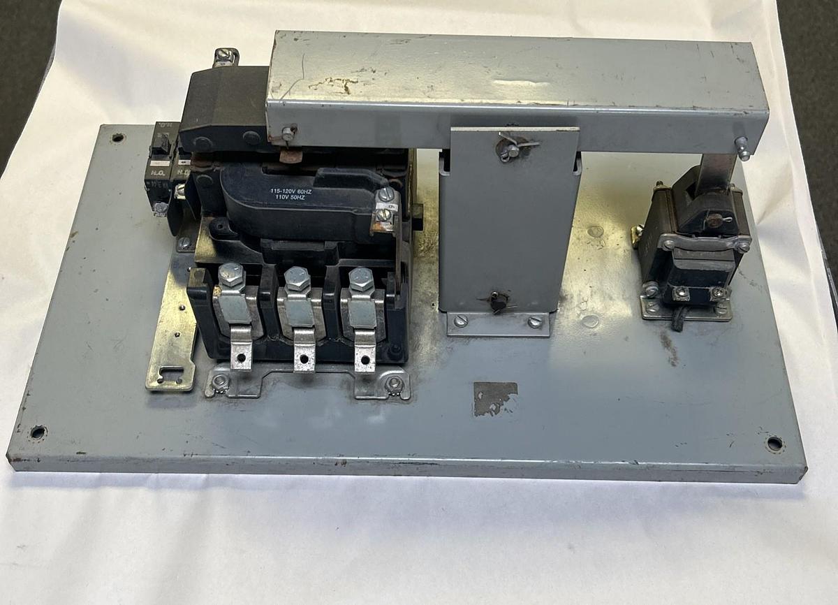 Used GENERAL ELECTRIC,CR360MA513AA,LIGHTNING CONTACTOR