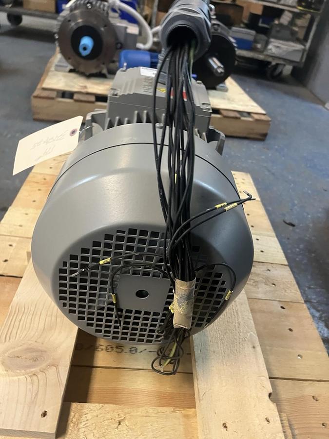 SIEMENS,1LA7139-2AA90-ZT08,MOTOR 11kW 400V 2940RPM 132S