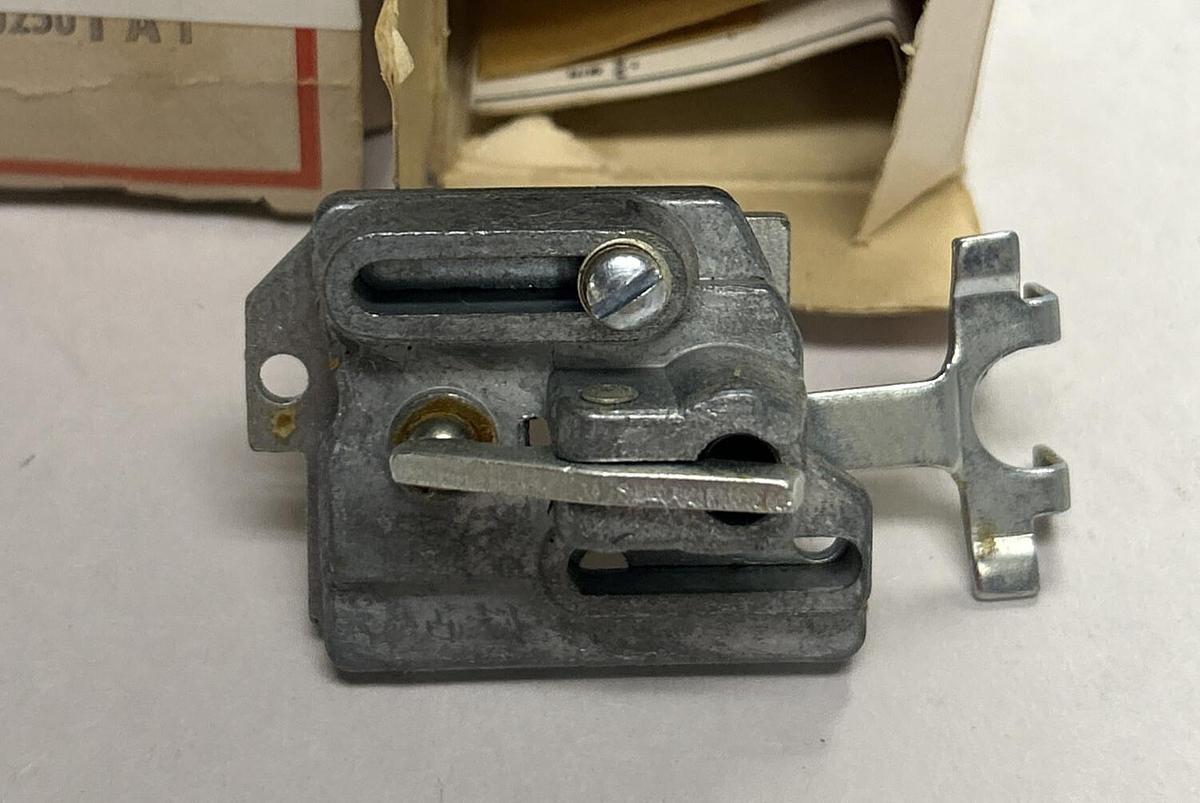 CUTLER HAMMER,10250T3,CONTACT BLOCK LOT OF 2 NEW