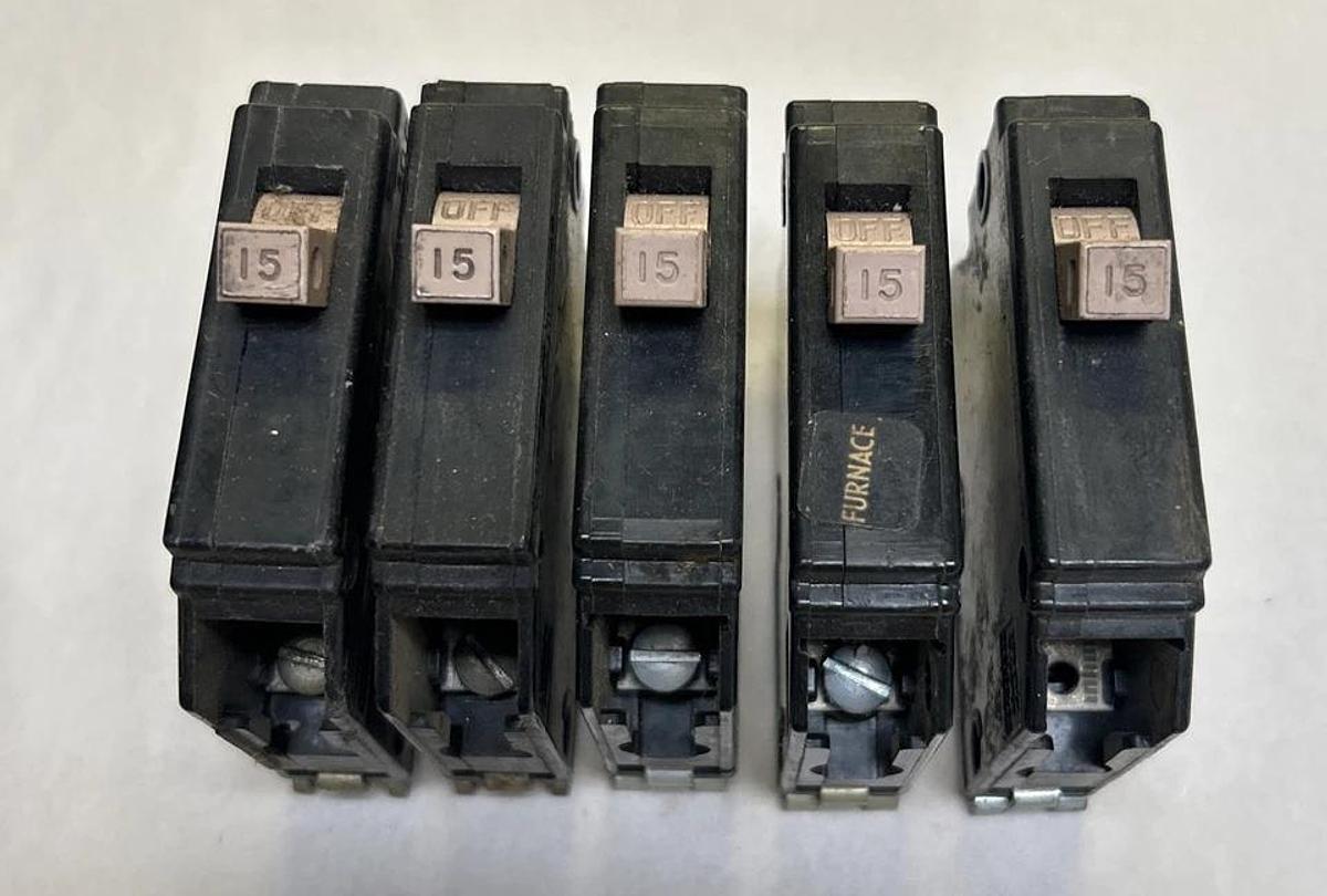 Used CUTLER-HAMMER,CH115,CIRCUIT BREAKER 15A 120/240V 1P LOT OF 5
