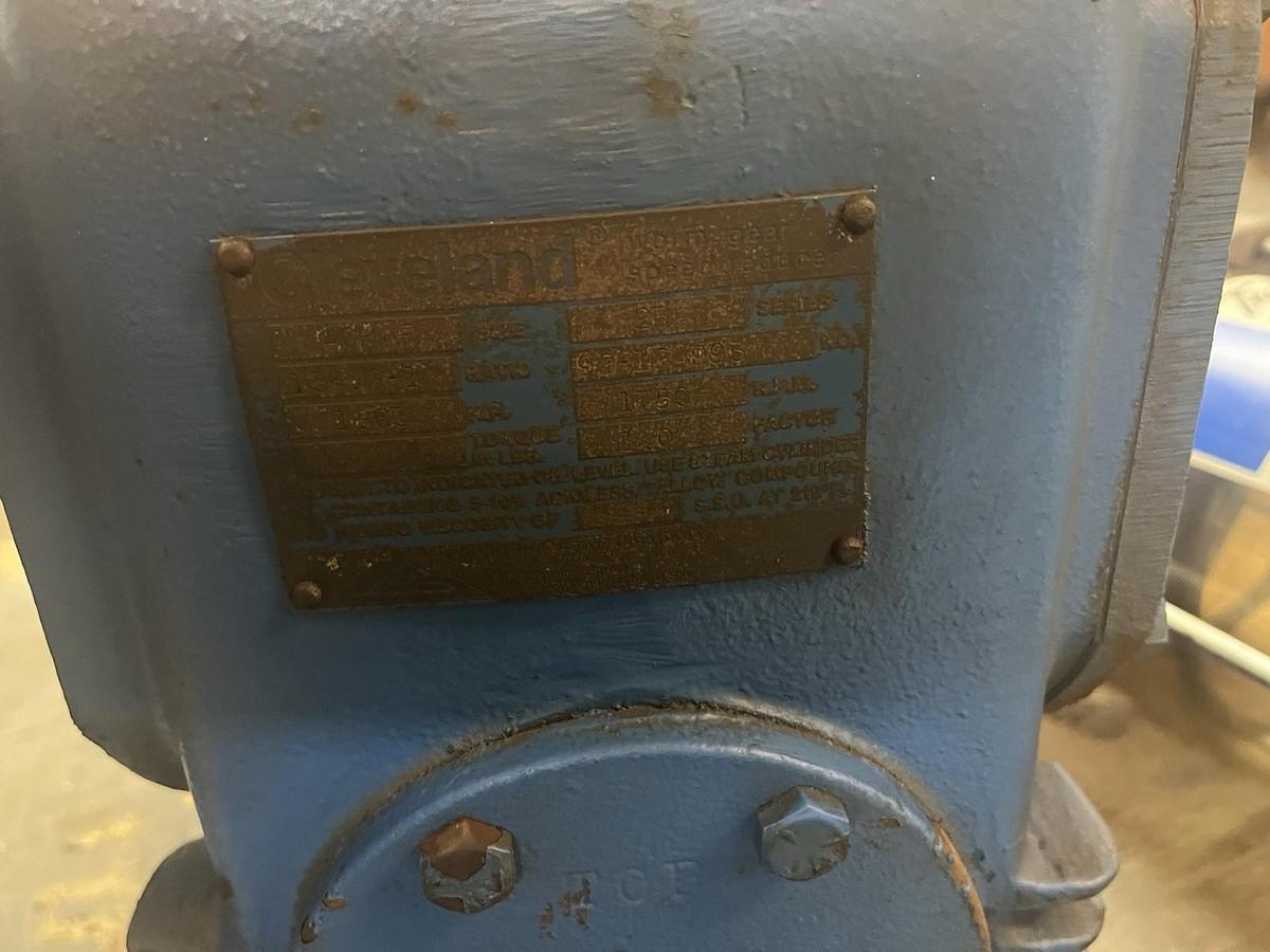 Used CLEVELAND,40HAF,WORM GEAR SPEED REDUCER SER 25 RATIO 136.2 1.63HP 1750