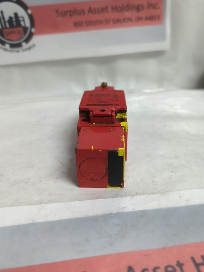 Used TELEMECANIQUE,IEC 947-5-1 EN 60947-4-1,XCS SAFETY LIMIT SWITCH PRE-OWNED