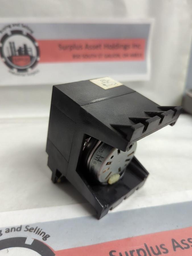 Used EAGLE SIGNAL,BR13A6,TIME DELAY RELAY 0-15 SECONDS PRE-OWNED