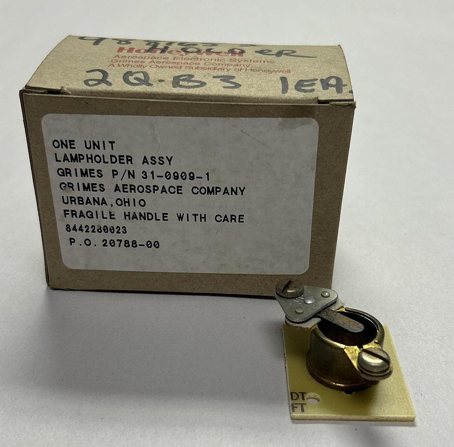 Used GRIMES,31-0909-1,LAMP HOLDER NEW