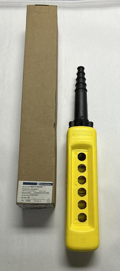 Used TELEMECANIQUE,XACA06H7,PENDANT CONTROL STATION NEW
