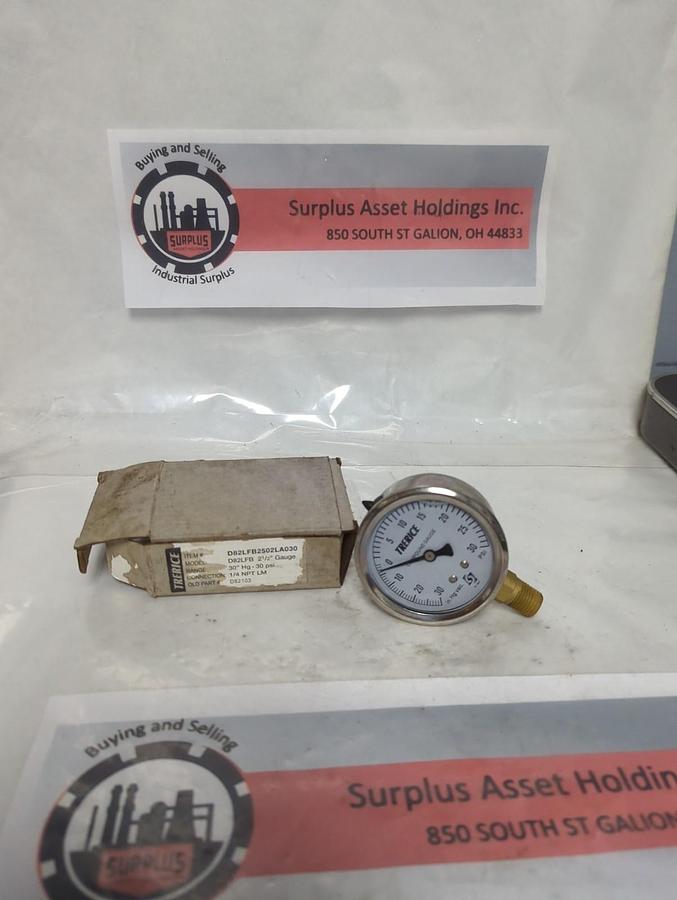 TRERICE,D82LFB,PRESSURE GAUGE 30HG-30PSI 1/4 NPT LM NOS