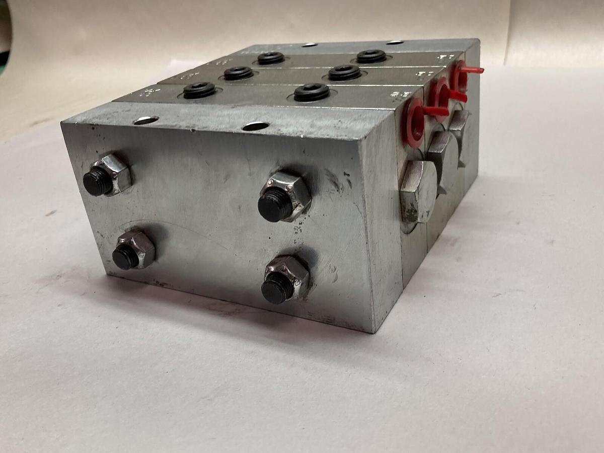 Used Lubriquip,3074509,Divider Valve Block