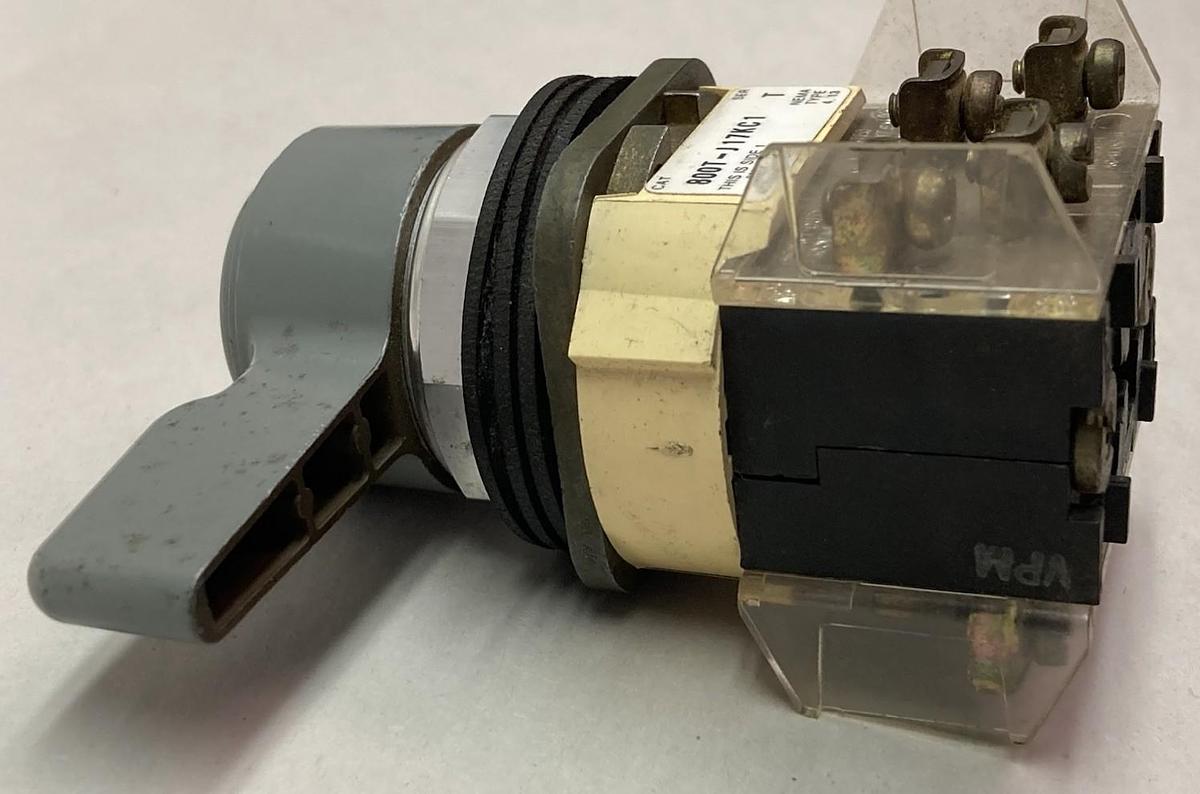 Used Allen Bradley,800T-J17KC1,3-Position Maintained Knob Ser T