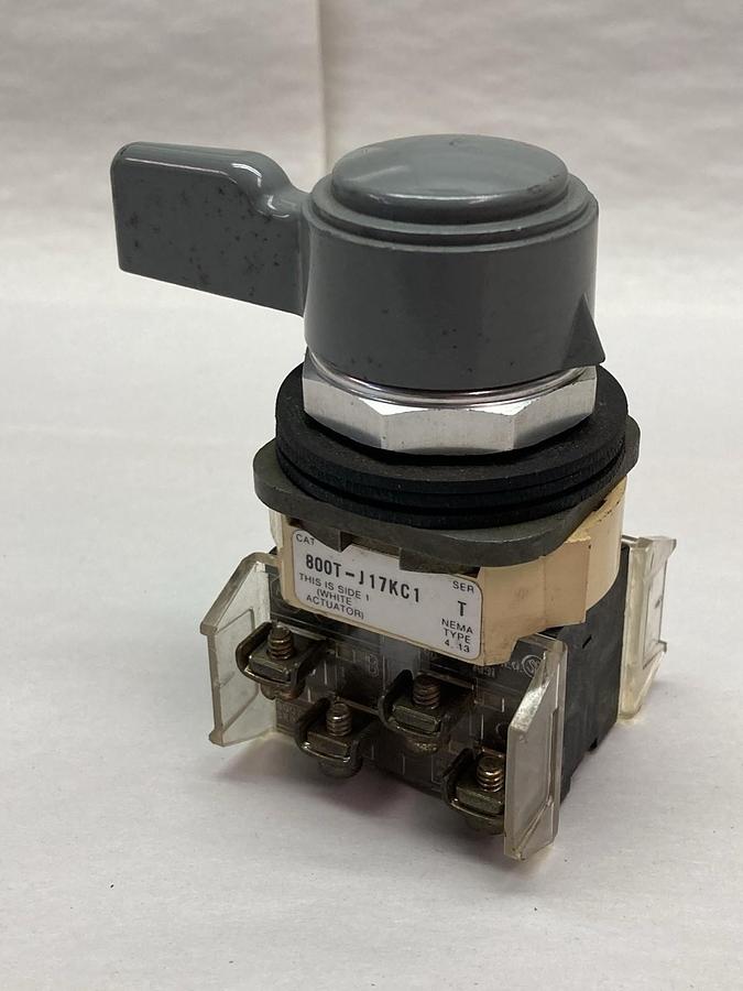 Used Allen Bradley,800T-J17KC1,3-Position Maintained Knob Ser T