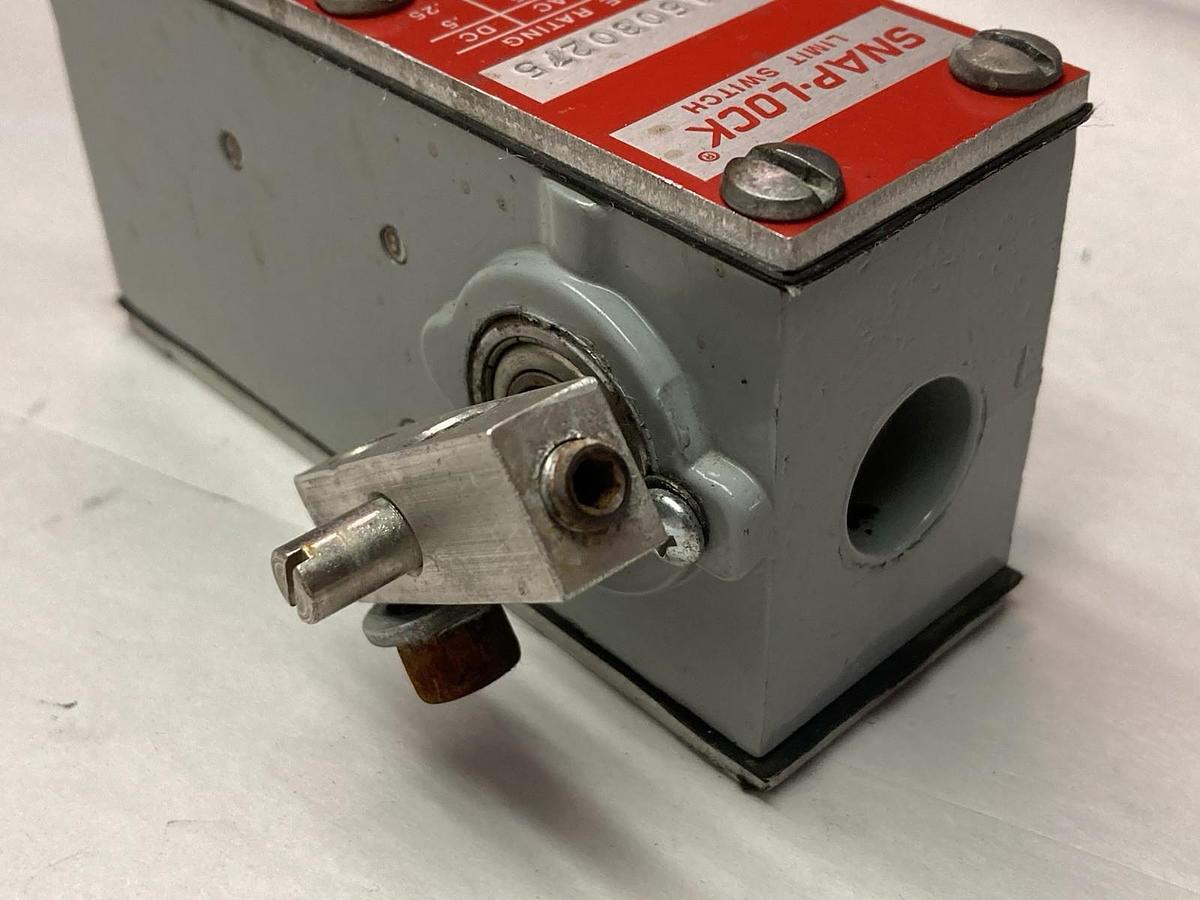 Used Namco Controls,EA15030275,Snap-Lock Limit Switch 125-460V
