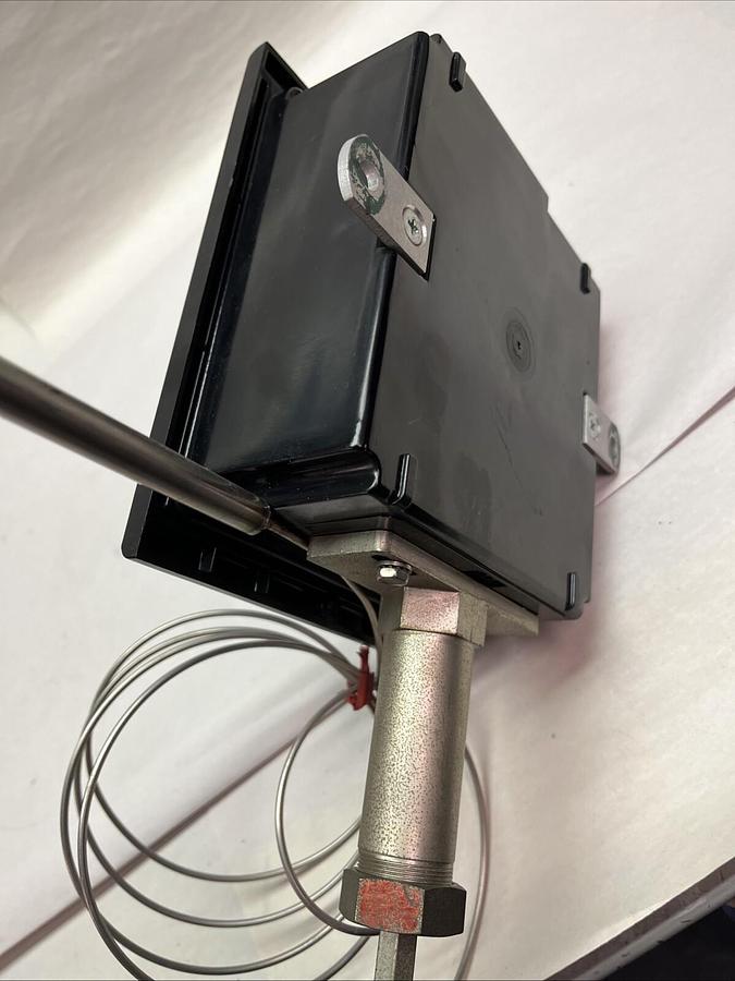 Used UE UNITED ELECTRIC,800-6BS,TEMPERATURE CONTROLLER SWITCH 0-250F 15A 480VAC