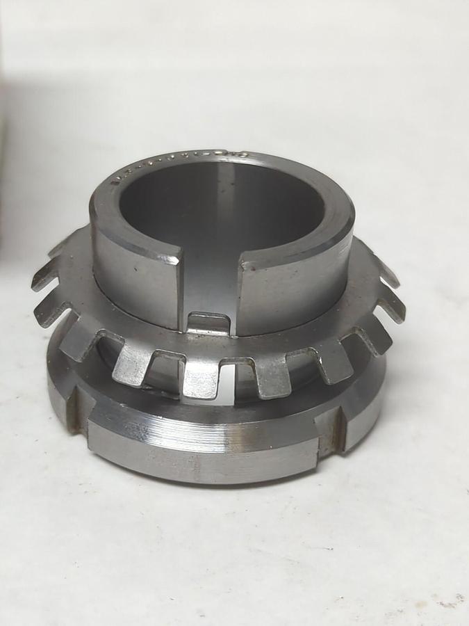 SKF,SNW 9X1-7/16,BEARING ADAPTOR SLEEVE 1-7/16 INCH NOS