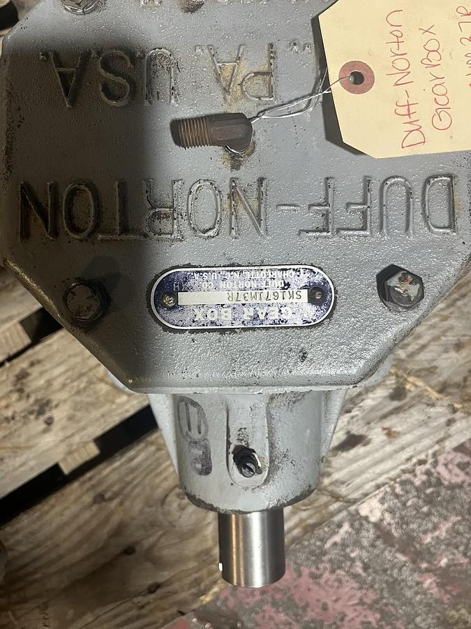 Used DUFF NORTON,SK167-1M37R,GEAR BOX 1:1 RATIO 1-1/2" SHAFT DIA