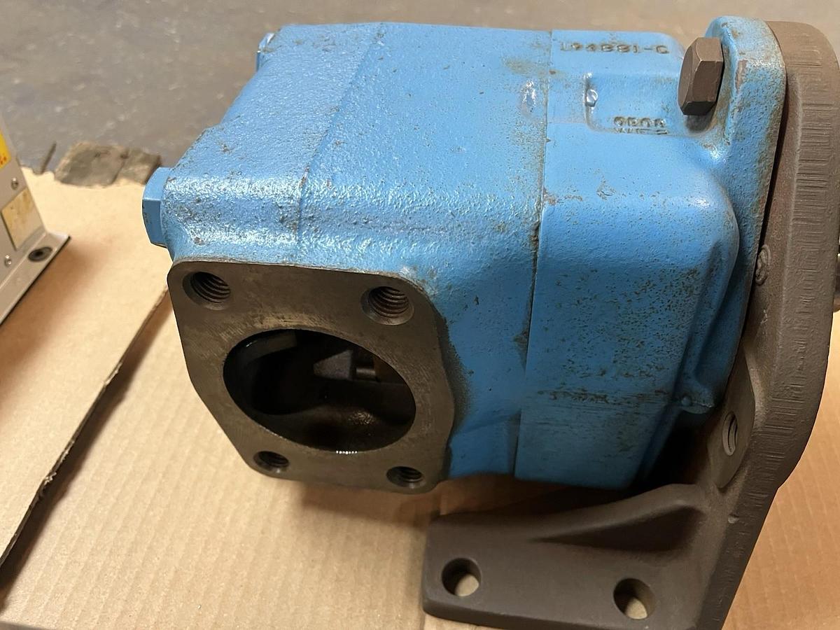 Used VICKERS,45V42A-1A22R,HYDRAULIC VANE PUMP