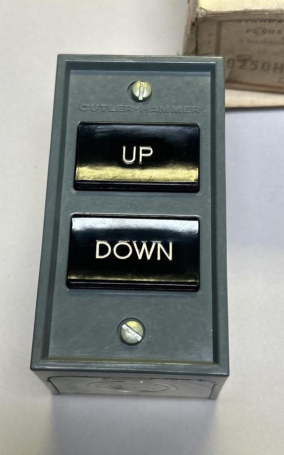 CUTLER-HAMMER,10250H5204,PUSHBUTTON STATION UP / DOWN NOS