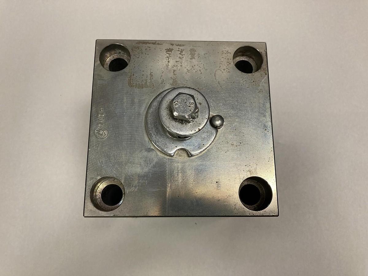 Used Stauff,CBVL38240001M,3-Way Ball Valve 6000 PSI