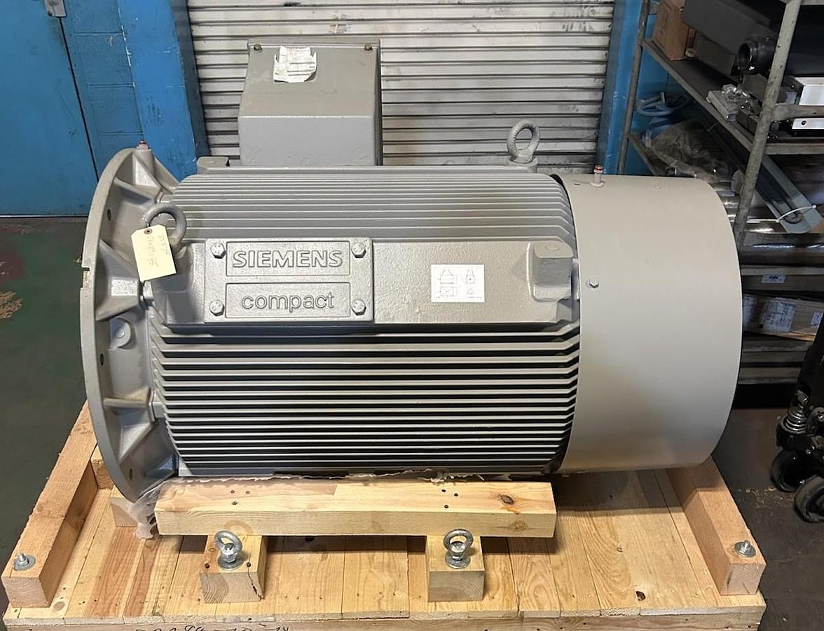 SIEMENS,1LA8317-2AC91-Z,MOTOR 315KW 400V 2979RPM 3PH NOS