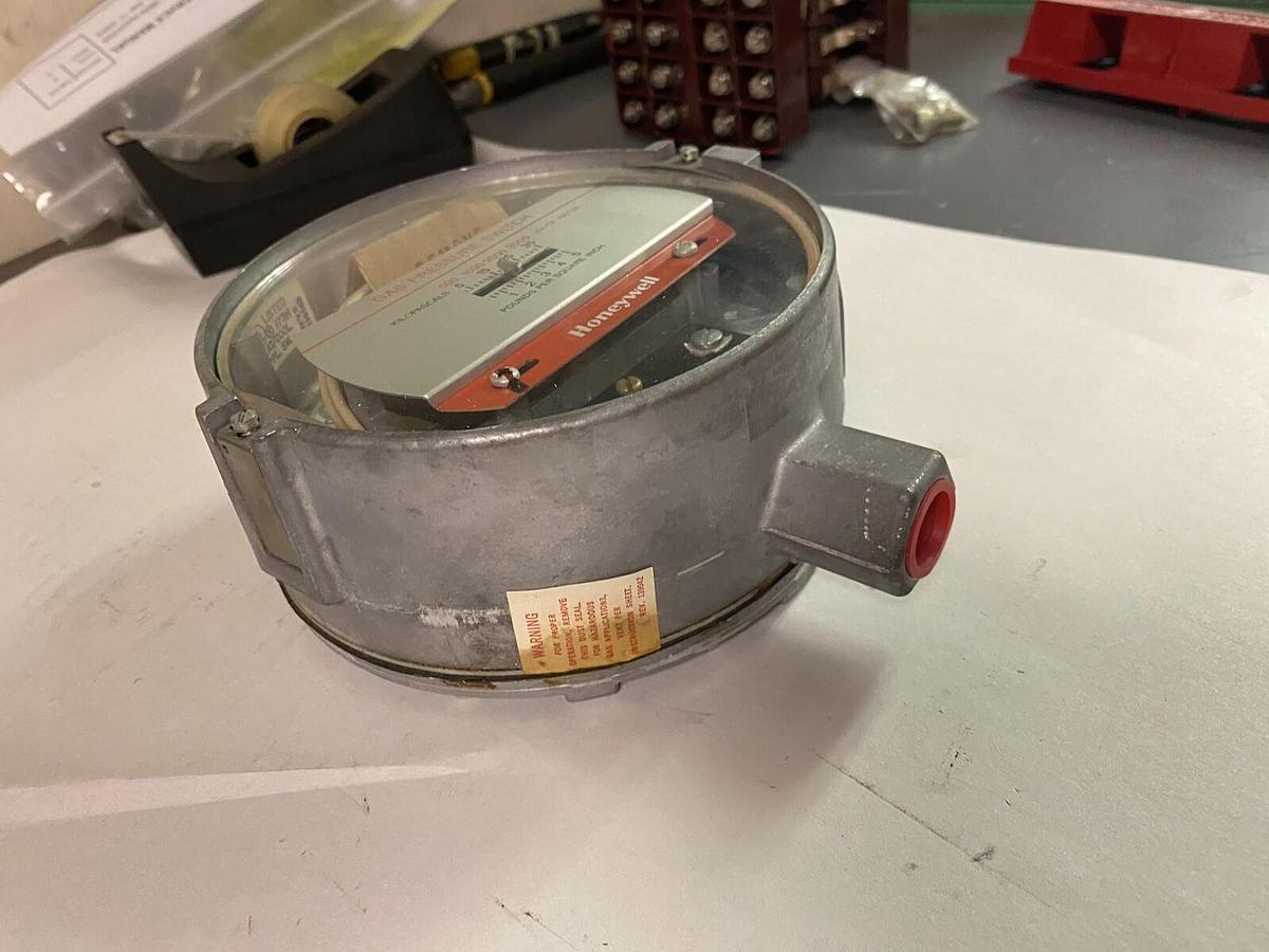 HONEYWELL,C437G-1028,GAS PRESSURE SWITCH 1/2-5 PSI