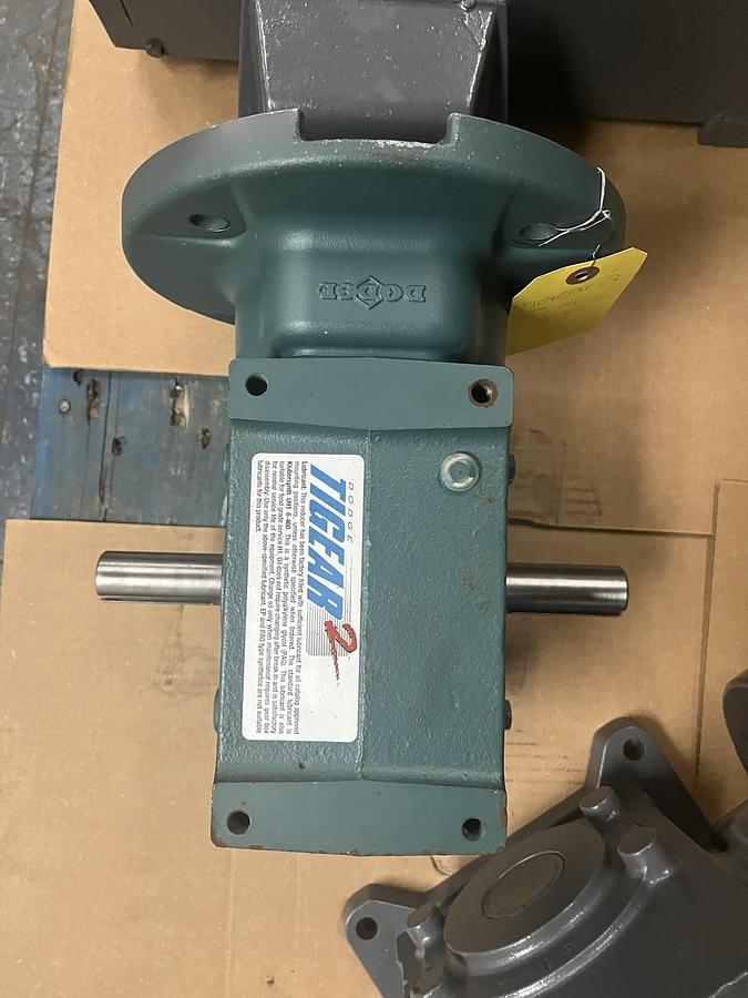 Used DODGE,26Q10LR18,TIGEAR 2 GEAR SPEED REDUCER SIZE 26 RATIO 10 1576RPM 4.92 HP