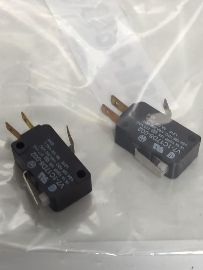 Used HONEYWELL,V7-1C17D8-002,MICRO SWITCH LOT OF 2 PRE-OWNED