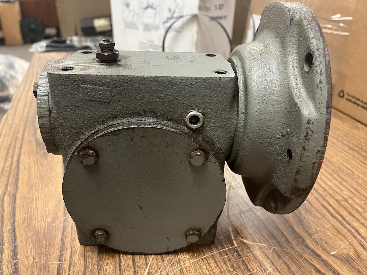 Used HUB CITY,0220-22016-214,RIGHT ANGLE WORM GEAR SPEED REDUCER 214 40/1WR B 40:1