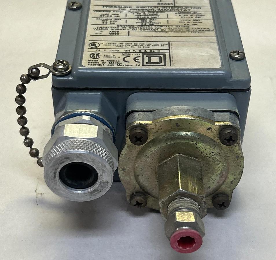 Used SQUARE D,9012GAW2,PRESSURE SWITCH