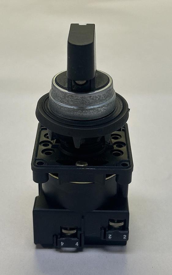 Used SQUARE D,K1B003T,SELECTOR SWITCH