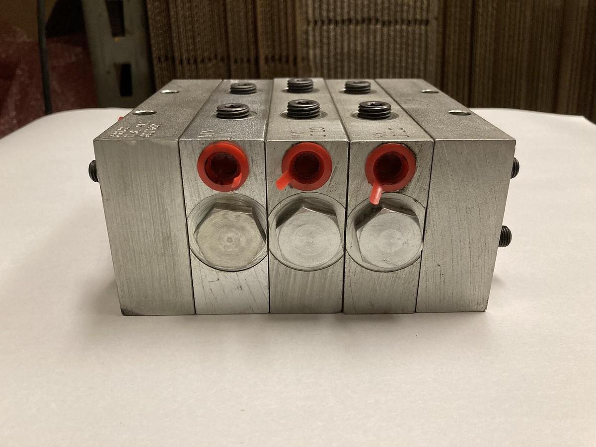 Used Graco,MXL07-100T, MXJ10100T MXJ10-100T, Divider Valve 3074509