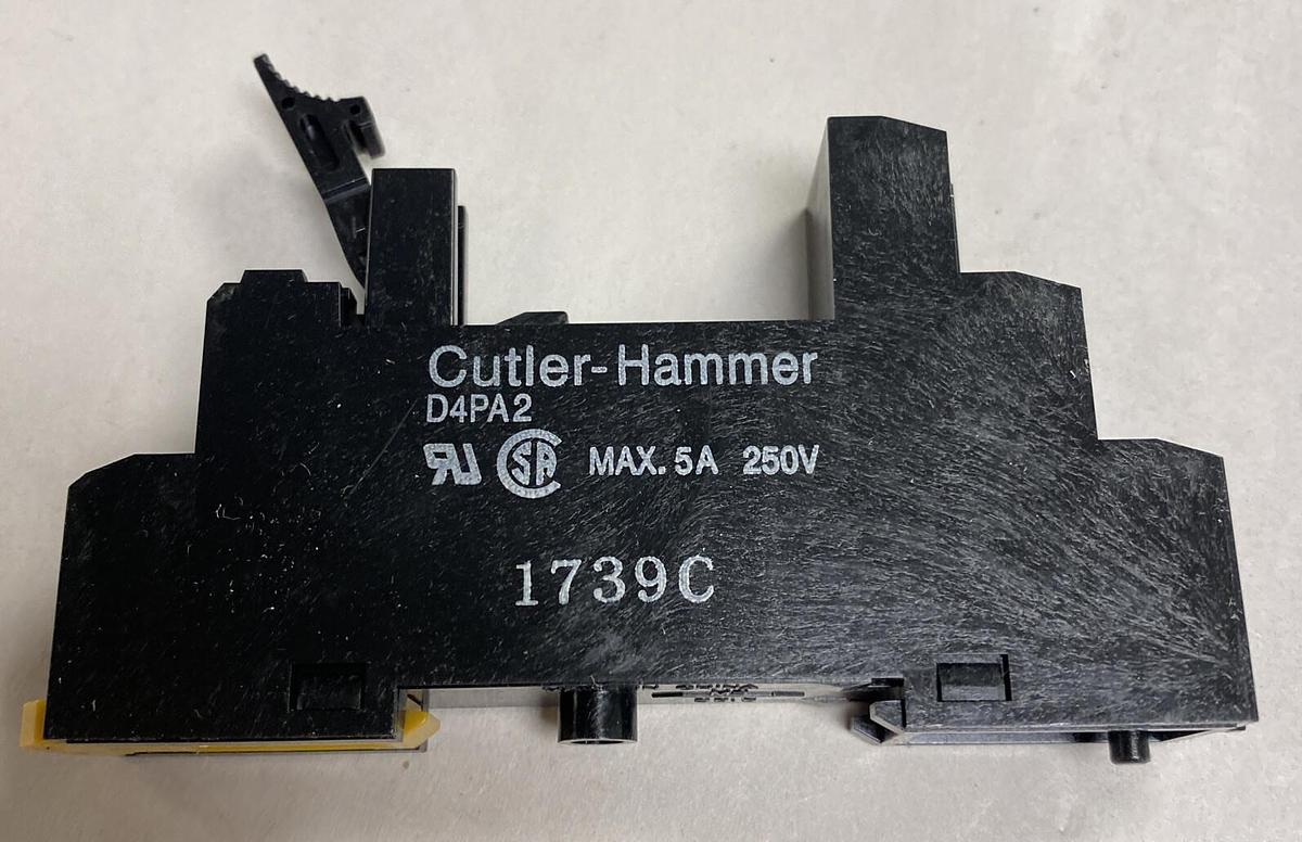 Used Cutler Hammer,D4PA2,2-Pole Socket BOX OF 10 NEW