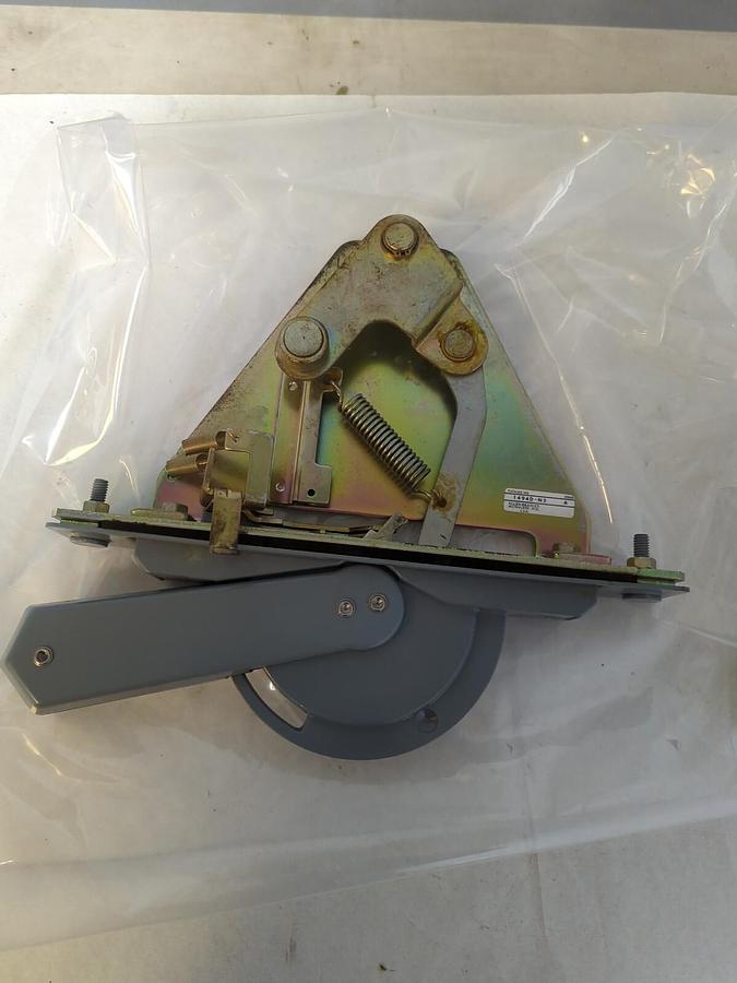 ALLEN BRADLEY,1494D-N3,SERIES A FLANGE MOUNTED OPERATOR MECHANISM MISSING BOX