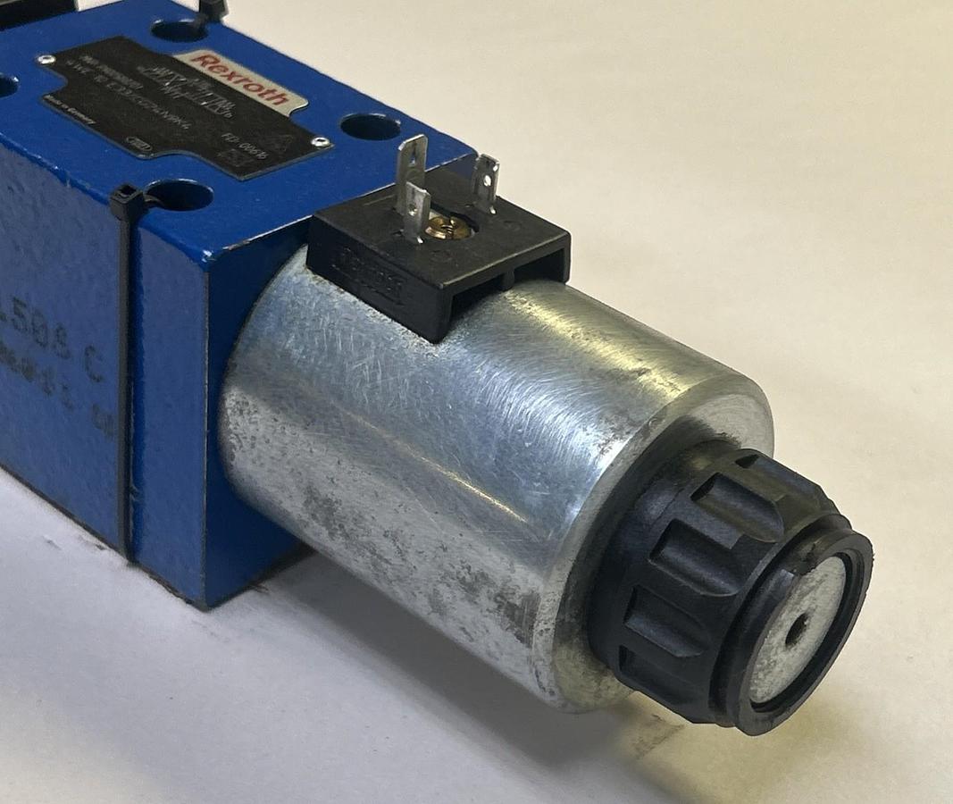Used REXROTH,4WE10E33/CG24N9K4,HYDRAULIC DIRECTIONAL SOLENOID VALVE