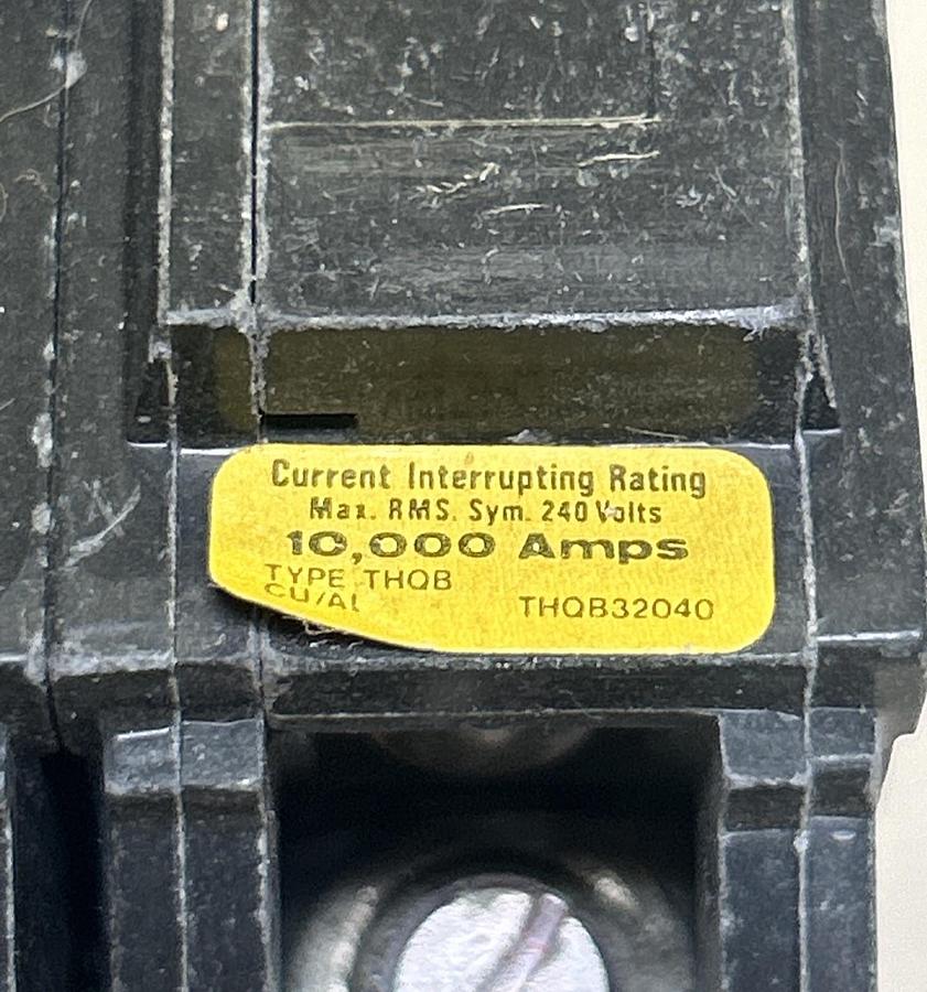 Used GENERAL ELECTRIC,THQB32040,CIRCUIT BREAKER 40A 240V 3P